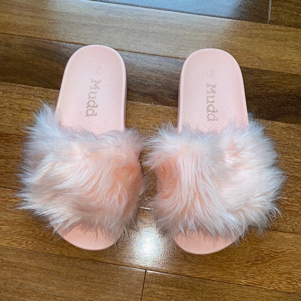 Mudd, pink fuzzy slides
